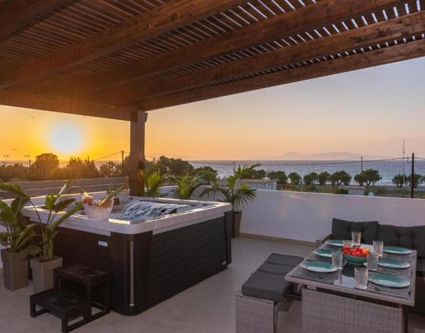 Odyssea Top View & Hot Jacuzzi Front Beach Kremastí Extérieur photo